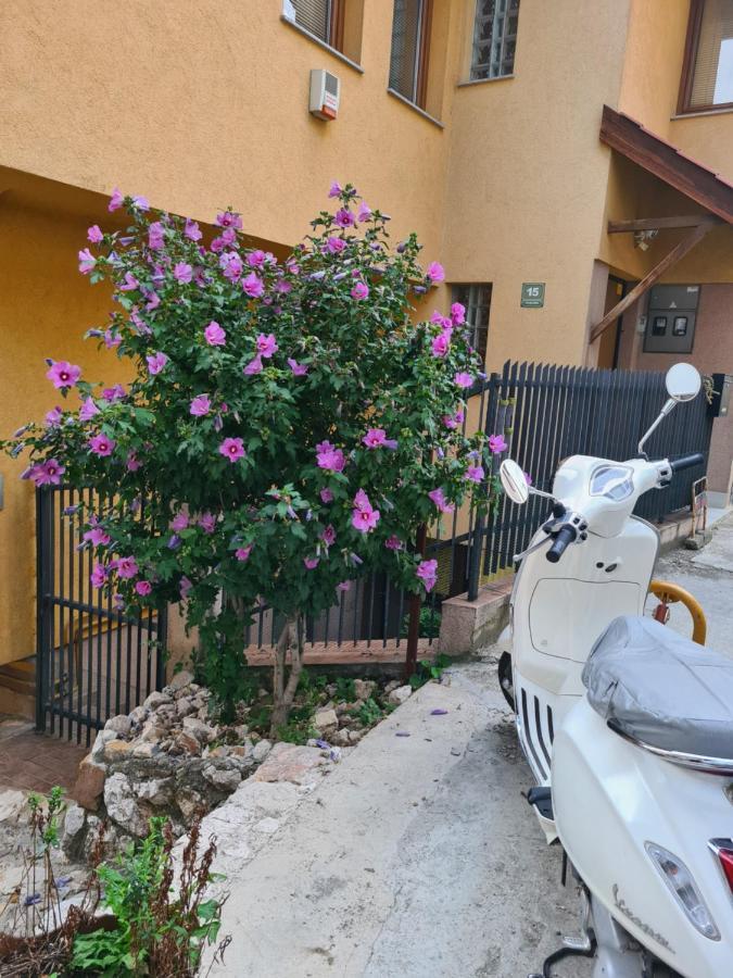 Apartman Yellow House Szarajevó Kültér fotó