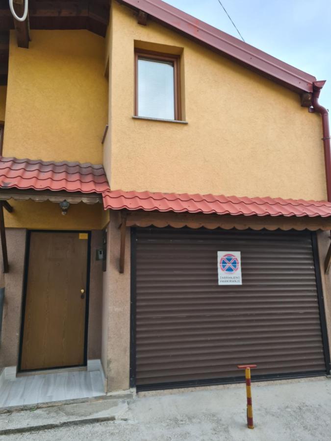 Apartman Yellow House Szarajevó Kültér fotó