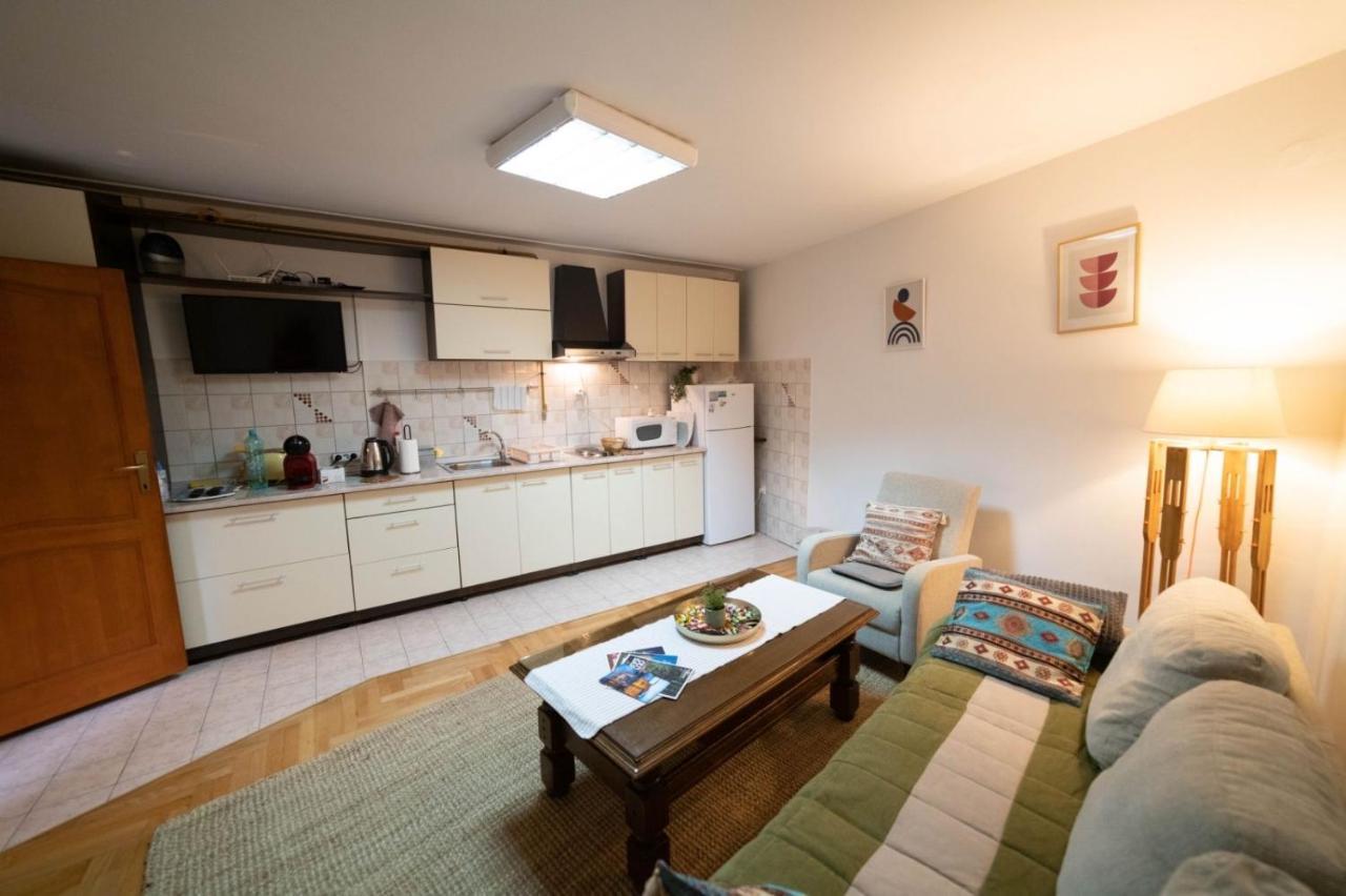 Apartman Yellow House Szarajevó Kültér fotó