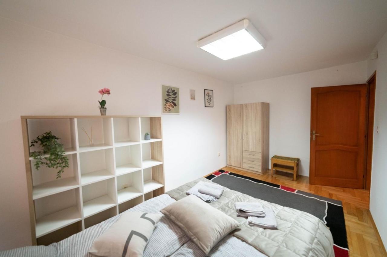Apartman Yellow House Szarajevó Kültér fotó